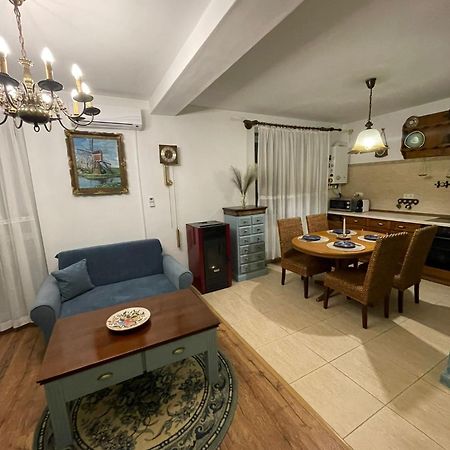 Appartement Apartament Yannis à Alba Iulia Extérieur photo