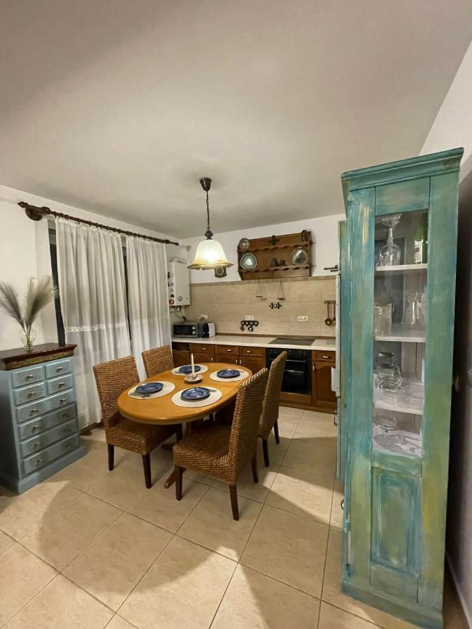 Appartement Apartament Yannis à Alba Iulia Extérieur photo