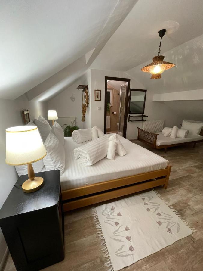 Appartement Apartament Yannis à Alba Iulia Extérieur photo