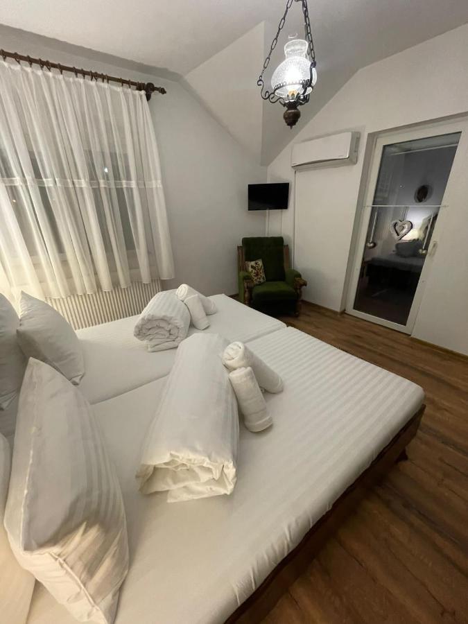 Appartement Apartament Yannis à Alba Iulia Extérieur photo