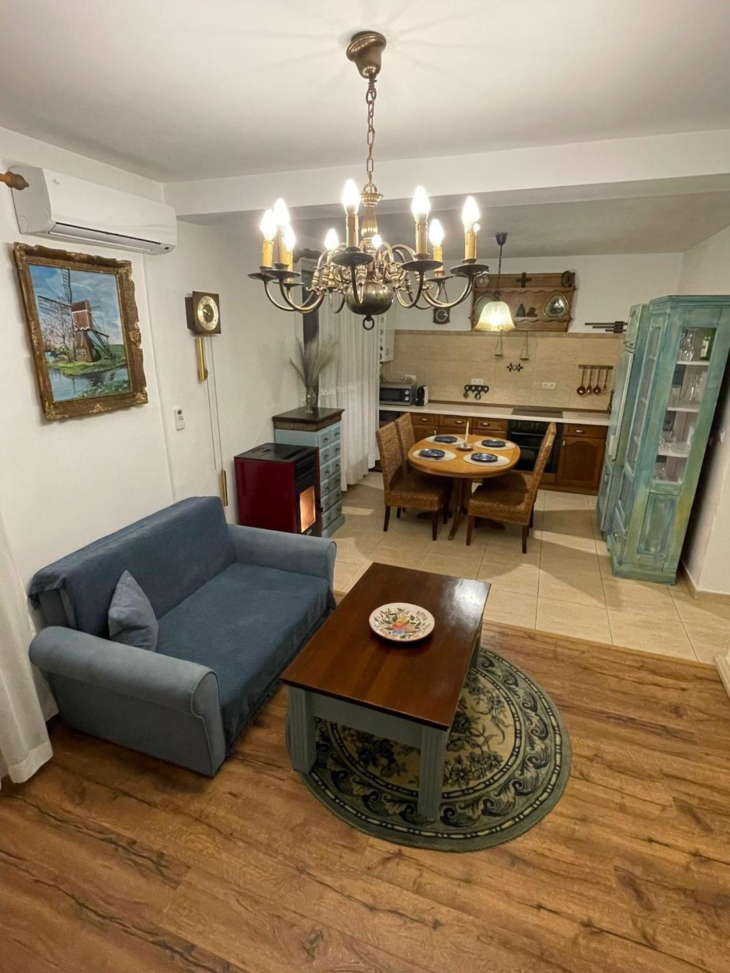 Appartement Apartament Yannis à Alba Iulia Extérieur photo